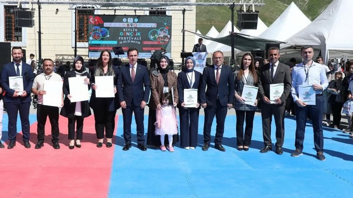 BitlisBİLSEM’e Başarı Belgesi Takdimi: Eğitime Değer Katan Emekler Ödüllendirildi